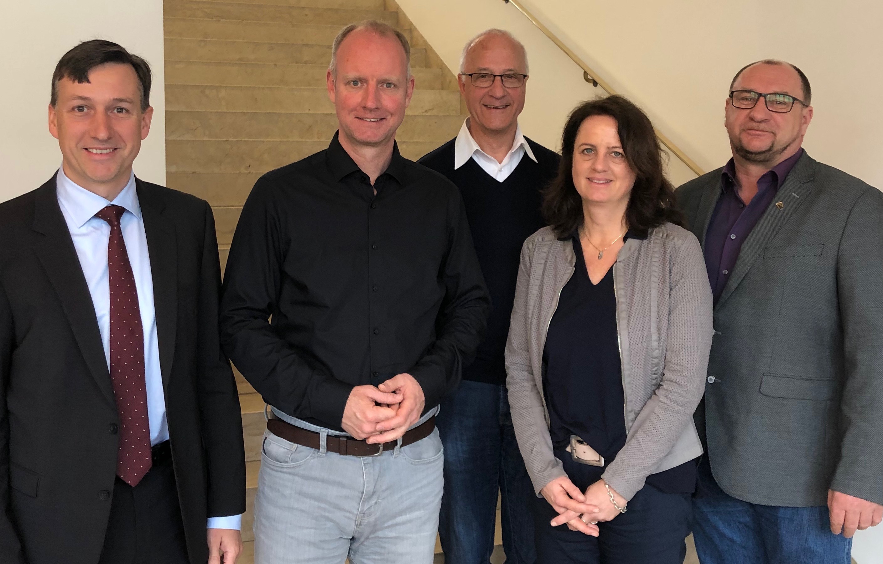 von links: Harald Paulsen (stellv. Fraktionsgeschäftsf.), Timm Kern (MdL), Edgar Bohn, Annette Pohl, Klaus Hoher (MdL)
